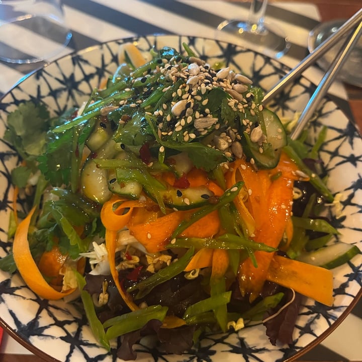review photo of Le Beckett's Custom Vegan Thai Salad shared by @theplantbasedbassist on 30 Oct 2022 - review