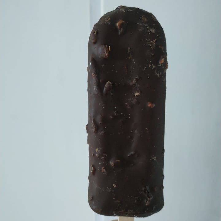 photo of Daniel Helados palito helado alfajor de chocolate con almendras shared by @beiaene on  02 Jun 2022 - review