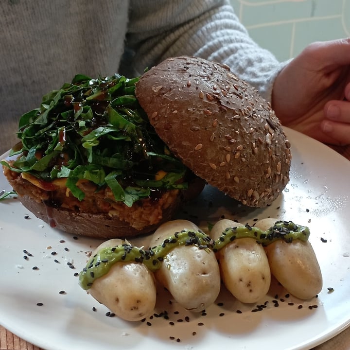 photo of LA CAMELIA VEGAN BAR Vegan Burger shared by @zahiathommy on  17 Jan 2022 - review