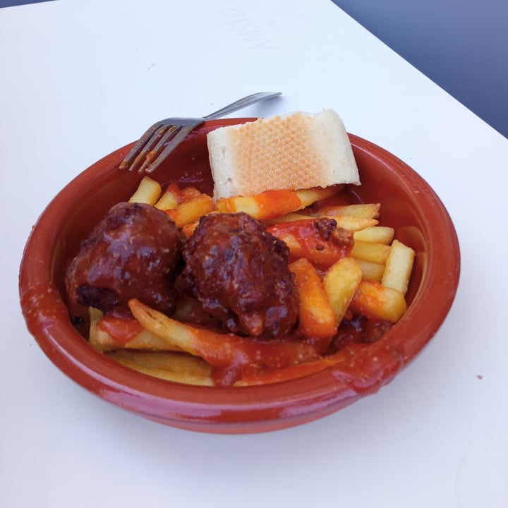 review photo of Bar D'Kañas Un buen plato de albóndigas con sus patatillas...🤤 shared by @crisveganheart on 26 Sep 2020 - review