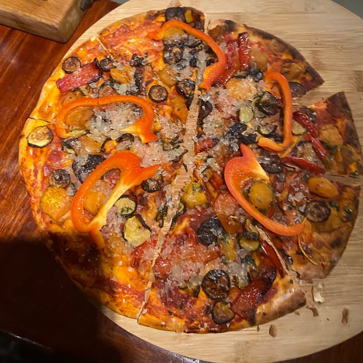 photo of Woolworths Food Stone baked Thin And Crispy Roast Vegetable Pizza shared by @leighclare29 on  08 May 2021 - review