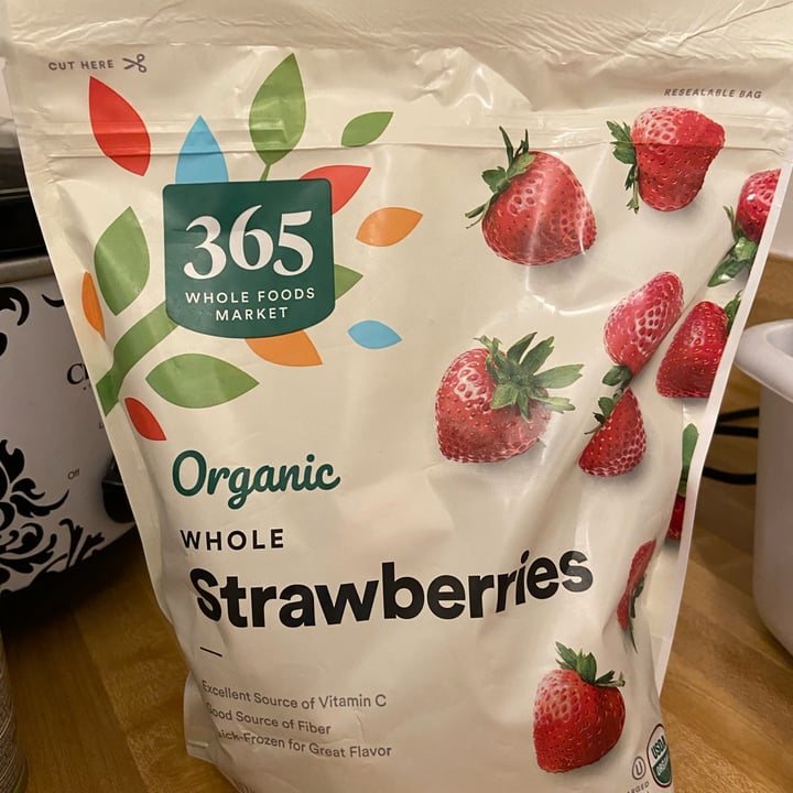 photo of 365 Whole Foods Market Organic Whole Strawberries shared by @veganfl on  14 May 2022 - review
