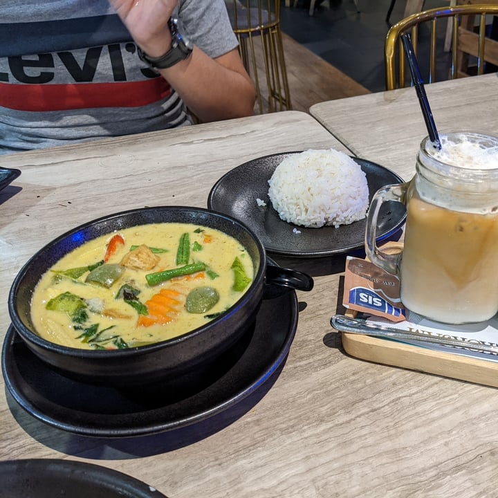 photo of Bangkok Jam Green curry with vegetables shared by @yeshacreates on  31 Mar 2022 - review