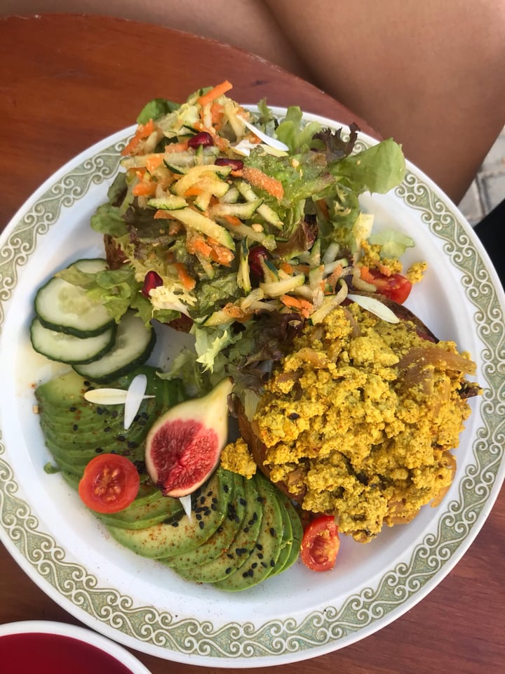 photo of Mama Carmen´s Vegan Plate With Scrambled Tofu And Avocado shared by @candycarousels on  05 Oct 2019 - review