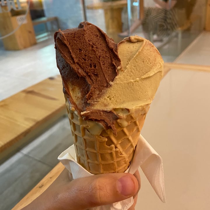 review photo of Bellucci Gelateria Sorvete de creme de pistache e café shared by @bibinns on 15 Jul 2021 - review