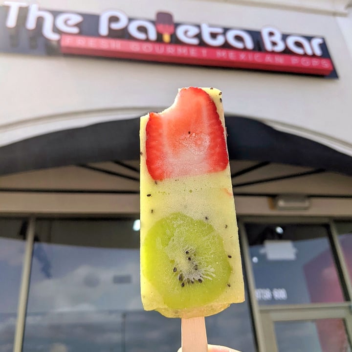 photo of The Paleta Bar Strawberry Kiwi Paleta 🍓🥝 shared by @veggieassassin on  22 Apr 2022 - review