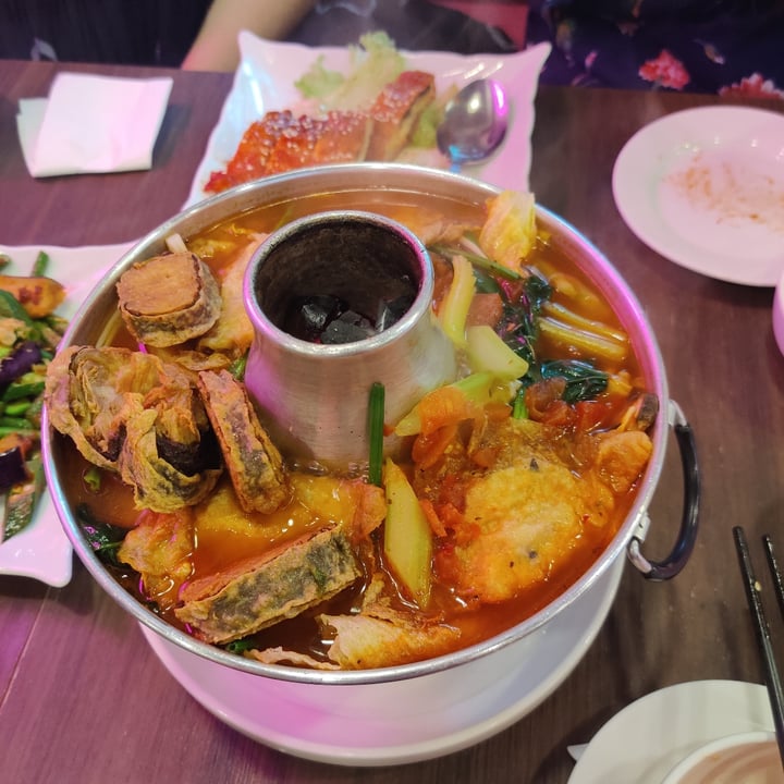 photo of New Fut Kai Vegetarian Restaurant Tomato Broth Hotpot shared by @lazula14 on  28 Feb 2022 - review