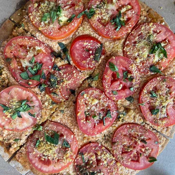 review photo of Vegan Planet Pizza Margarita shared by @tamarafregoso on 04 Jun 2021 - review