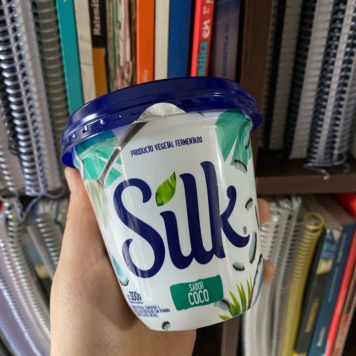 review photo of Silk yogurt Silk sabor coco shared by @sabrinasilvero on 12 Nov 2022 - review