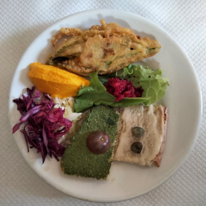 photo of Torre Colombaia Antipasto Vegano shared by @joolio on  29 Sep 2022 - review