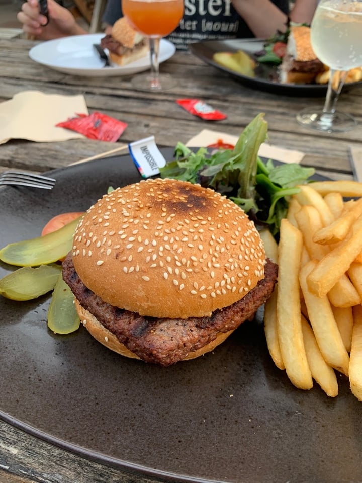 review photo of Little Island Brewing Co impossible burger shared by @yasminchia on 04 Feb 2021 - review