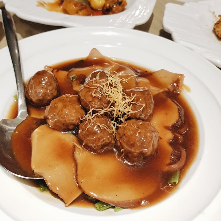 photo of LingZhi Vegetarian - Velocity@Novena Braised Lion’s Head Mushroom Ball with Seasonal Vegetables shared by @byobottlesg on  14 Feb 2021 - review