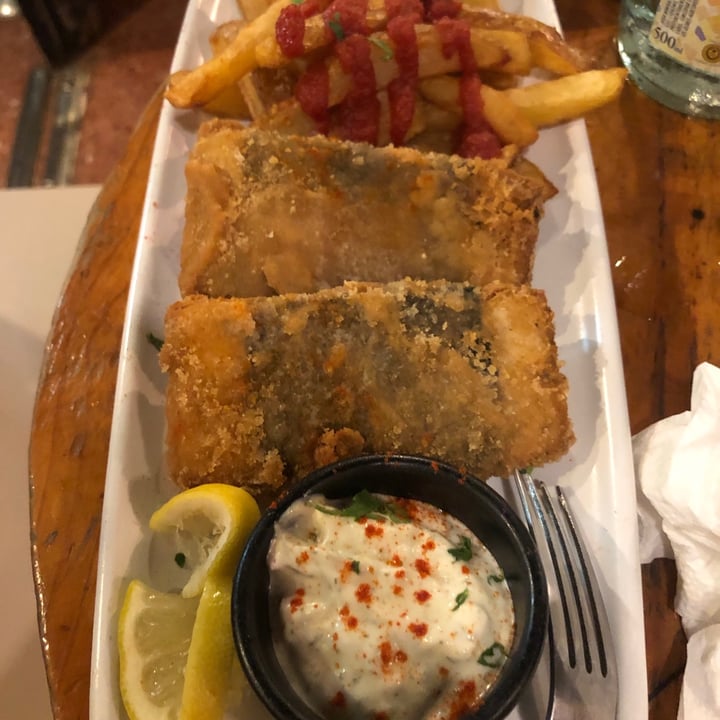 photo of VeganCatBar Tofish and chips shared by @ursa on  07 Aug 2021 - review