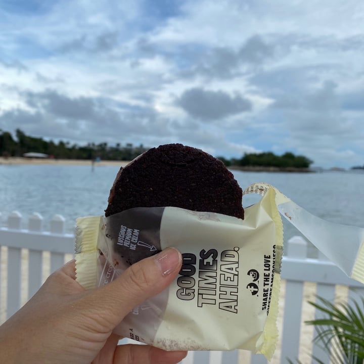 photo of The Ice Cream & Cookie Co Vegan Dark Chocolate Ice Cream Sandwich shared by @piggy-egg on  07 Aug 2022 - review