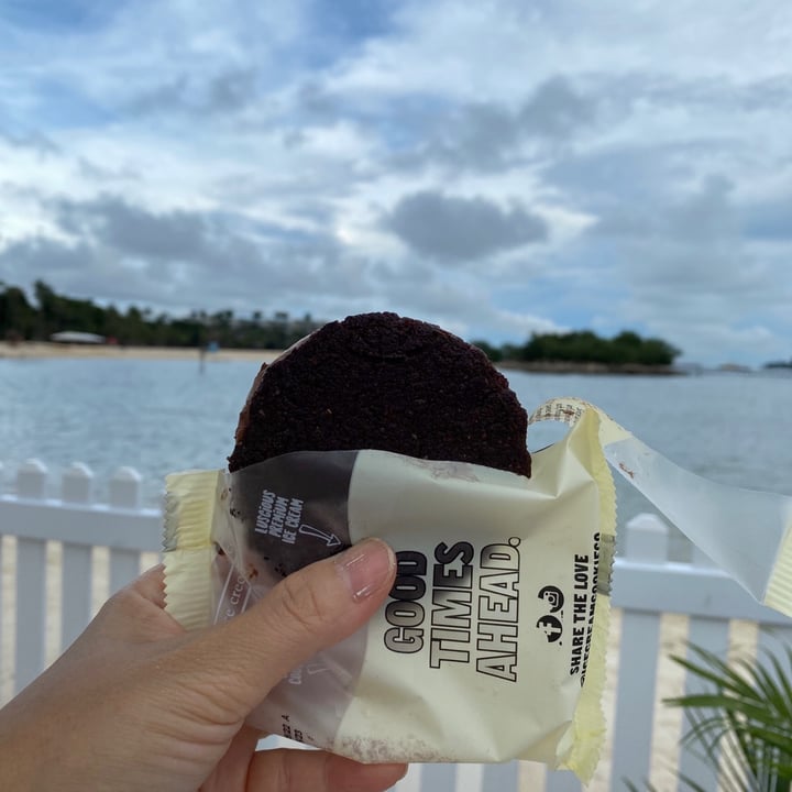 review photo of The Ice Cream & Cookie Co Vegan Dark Chocolate Ice Cream Sandwich shared by @piggy-egg on 07 Aug 2022 - review