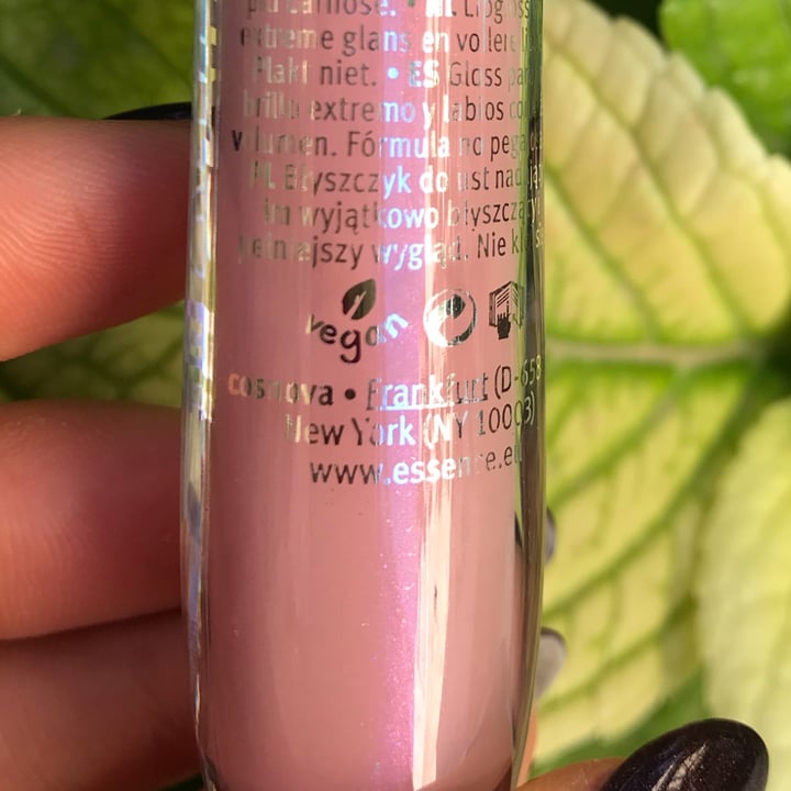 photo of Essence Cosmetics Extreme Shine Volume lipgloss shared by @francineveg on  04 Oct 2021 - review
