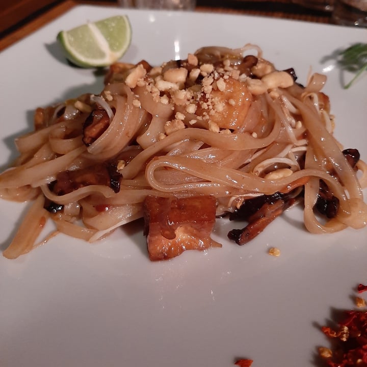 photo of Bali Bar Vegan pad thai shared by @marialetizia on  01 Aug 2021 - review