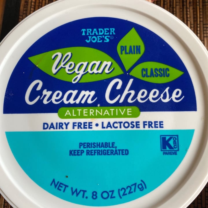 photo of Trader Joe's Vegan Plain Cream Cheese Classic shared by @hax on  16 Aug 2020 - review