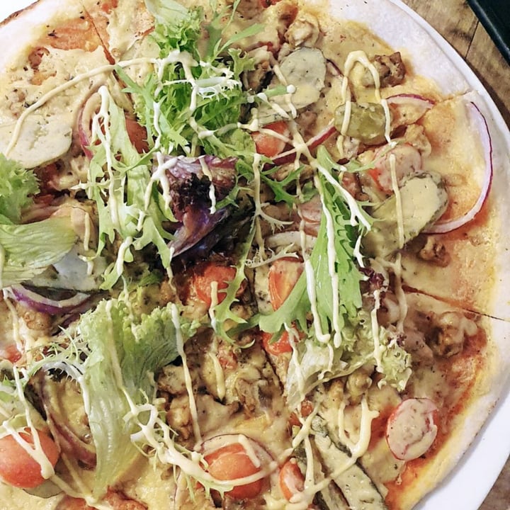 photo of WellSmoocht Truffle Cheeseburger Pizza shared by @plantsandthanku on  05 Mar 2020 - review