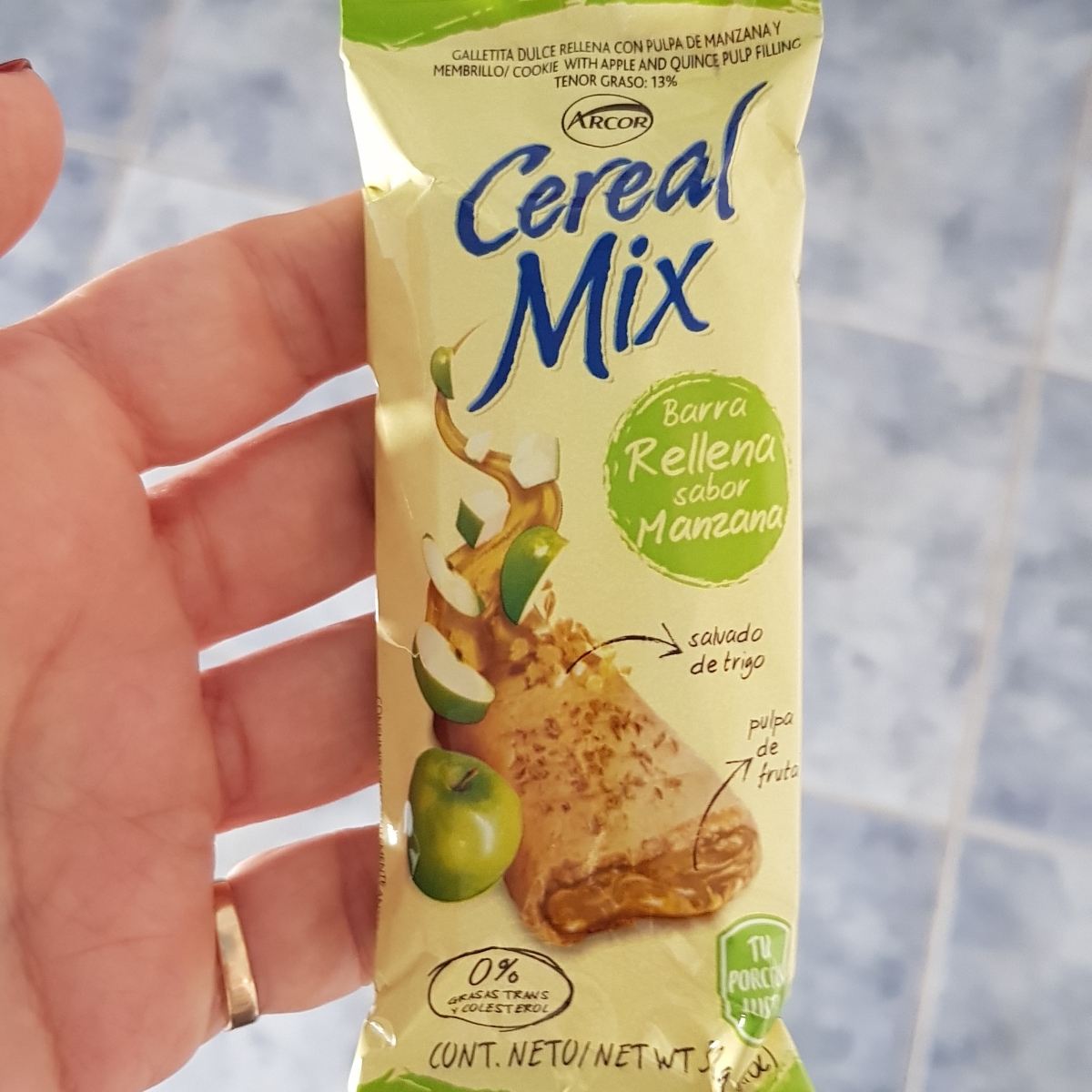 Barra rellena sabor manzana from Cereal mix - Vegan Product Reviews ...