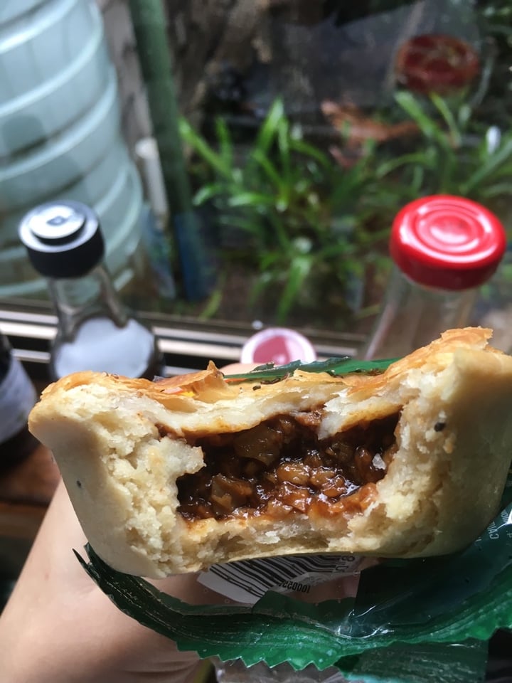 photo of Four’n Twenty Meat free pie shared by @violetandrre on  29 Mar 2020 - review