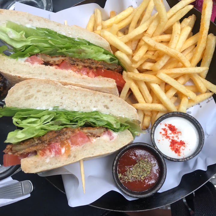 photo of JU Vegano Sandwich De Milanesa De Berenjenas shared by @candelariex on  27 Mar 2021 - review