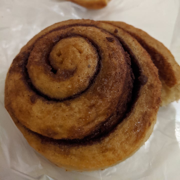 photo of 嬉皮麵包 HIP PUN Cinnamon Roll shared by @viviantothewu on  14 Jun 2020 - review
