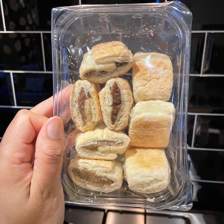photo of Fry's Family Food Mini Sausage Rolls shared by @southernveganupnorth on  24 Dec 2021 - review