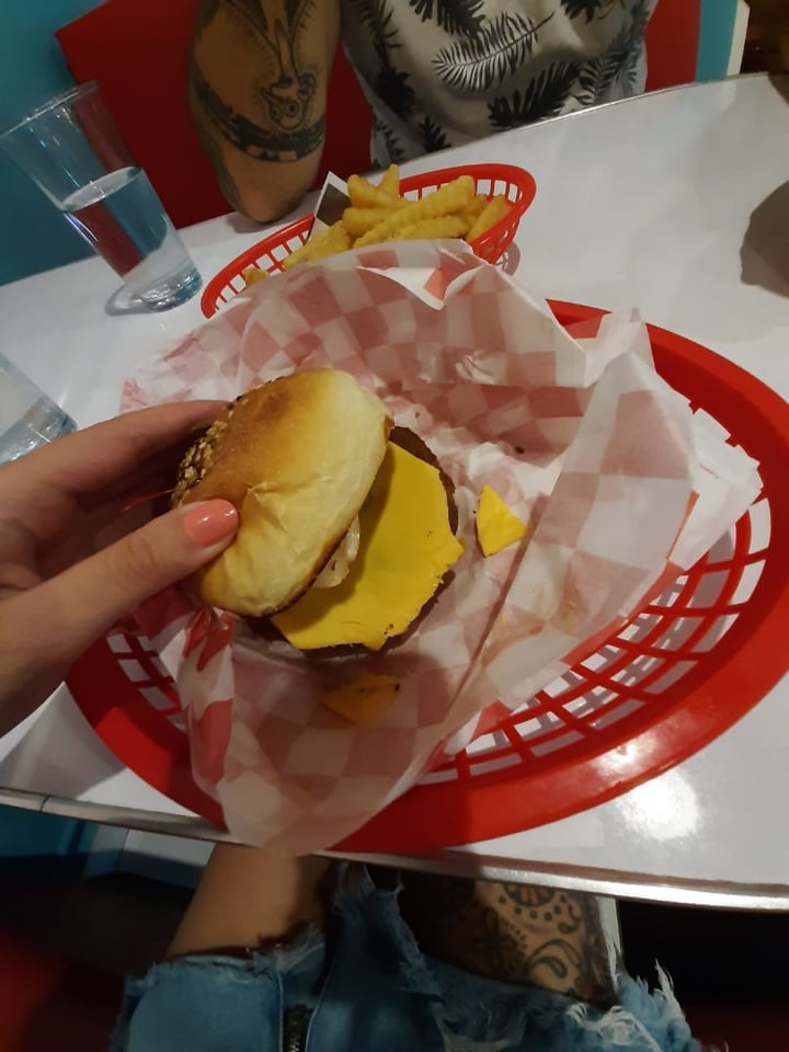 photo of COMET 984 - 50's Diner Cheese burger shared by @robertina on  11 Mar 2020 - review
