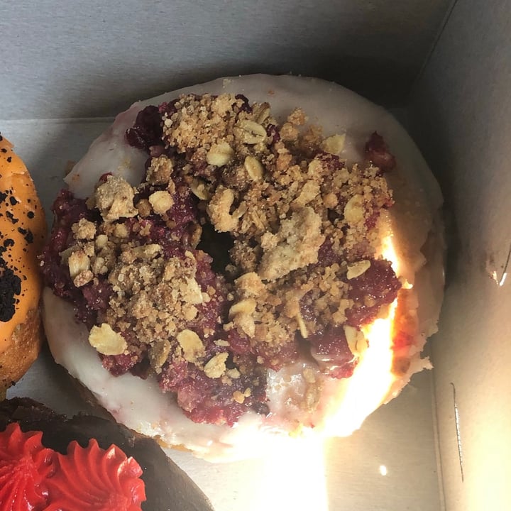 photo of Grumpy & Runt | Little Deli & Donuts Raspberry Crumble Donut shared by @mimi2308 on  04 Oct 2020 - review