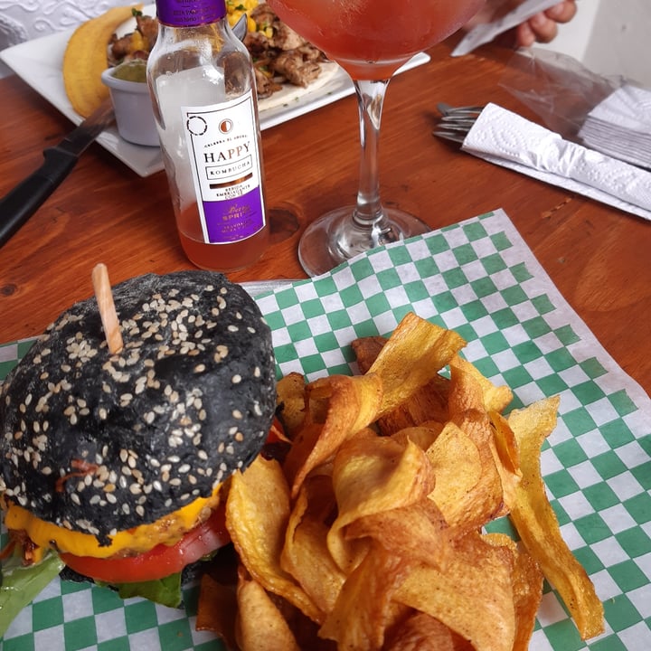 photo of El Divino - Hamburguesas Veggie Burger shared by @adrivegama on  14 Nov 2020 - review