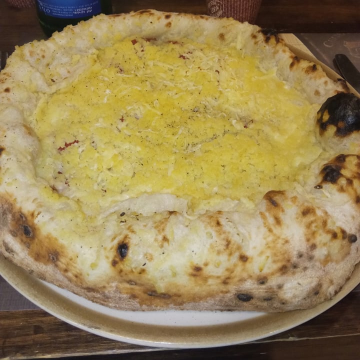photo of Sustable Pizza Fiocco vegana shared by @laninfa87 on  28 Sep 2022 - review