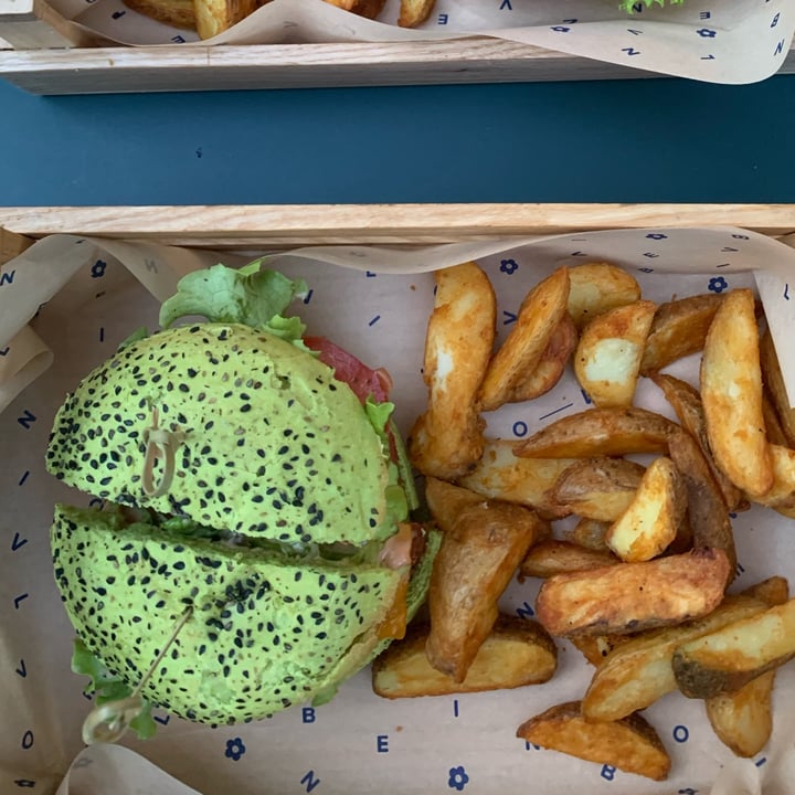 photo of Flower Burger Jungle burger shared by @lauraaa3 on  26 May 2022 - review
