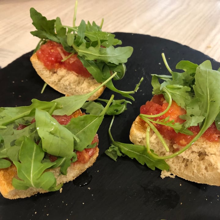 photo of La JunGla Tostadas con tomate shared by @yessikalanda on  09 Sep 2020 - review