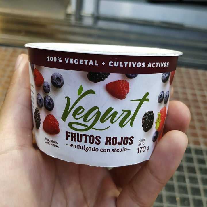 photo of Vegurt Frutos rojos shared by @lautarofrackiewicz on  13 Nov 2022 - review