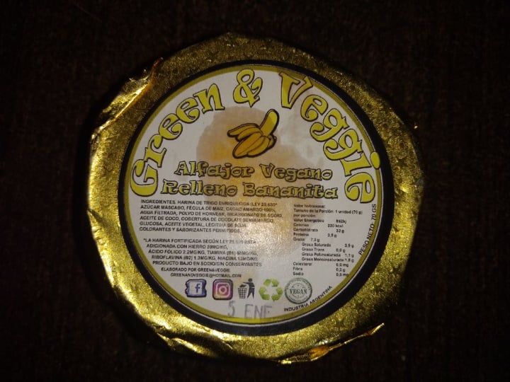 photo of Green & Veggie Alfajor Vegano relleno de Bananita shared by @tomyrivaderovegan on  13 Dec 2019 - review