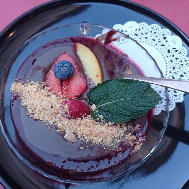 photo of Ristorante Angolo Divino Crema veg al cioccolato con purea di frutti rossi e granella di mandorle shared by @martaruna on  06 Jun 2021 - review