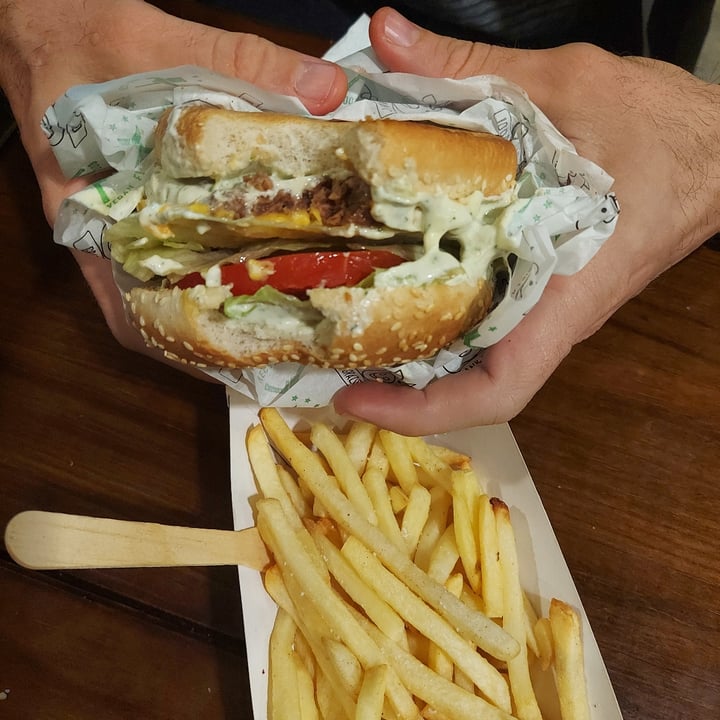 review photo of Açougue Vegano Hambúrguer shared by @jessicarodrigues on 09 Jun 2022 - review
