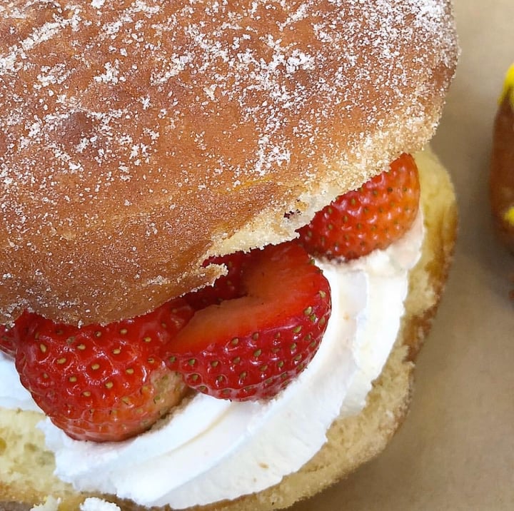 photo of Donut Bar Vegan Donuts shared by @passportvegan on  24 Jan 2020 - review