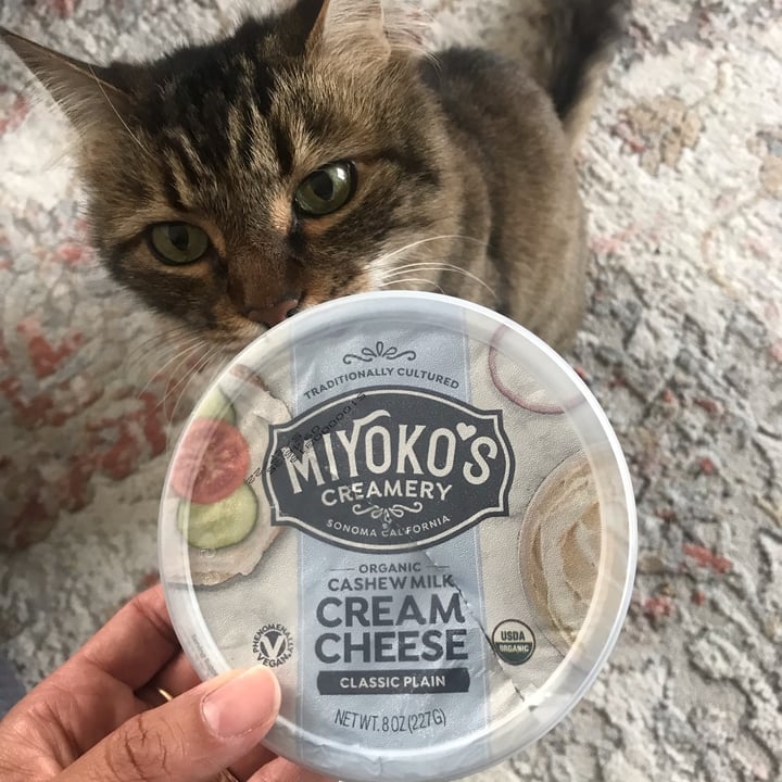 photo of Miyoko's Creamery Cashew Milk Cream Cheese shared by @dulcilne on  07 May 2022 - review