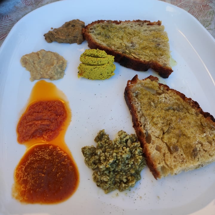 photo of Veg Point Bruschette con sei salse caserecce shared by @frarauzi on  30 Jun 2022 - review