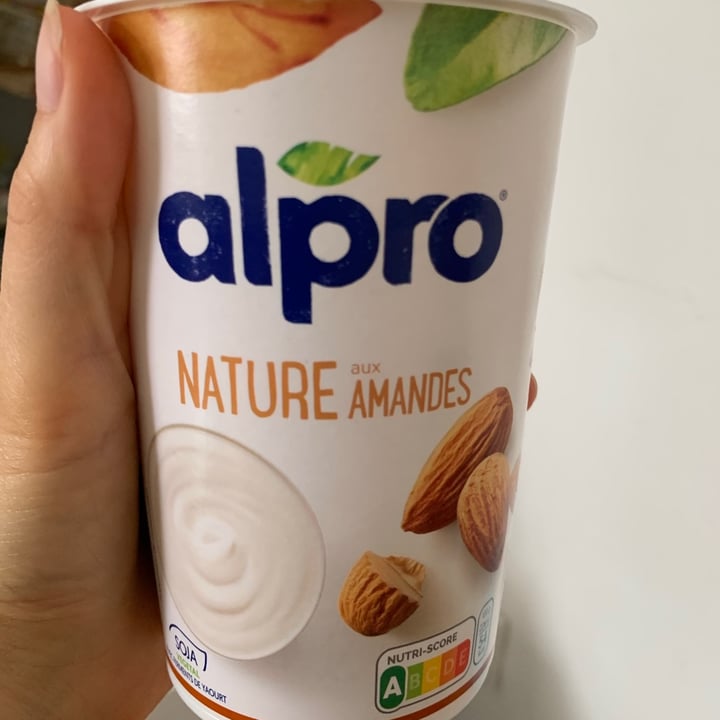 photo of Alpro Yogurt Natural de Almendras shared by @giobarale on  25 Jul 2020 - review