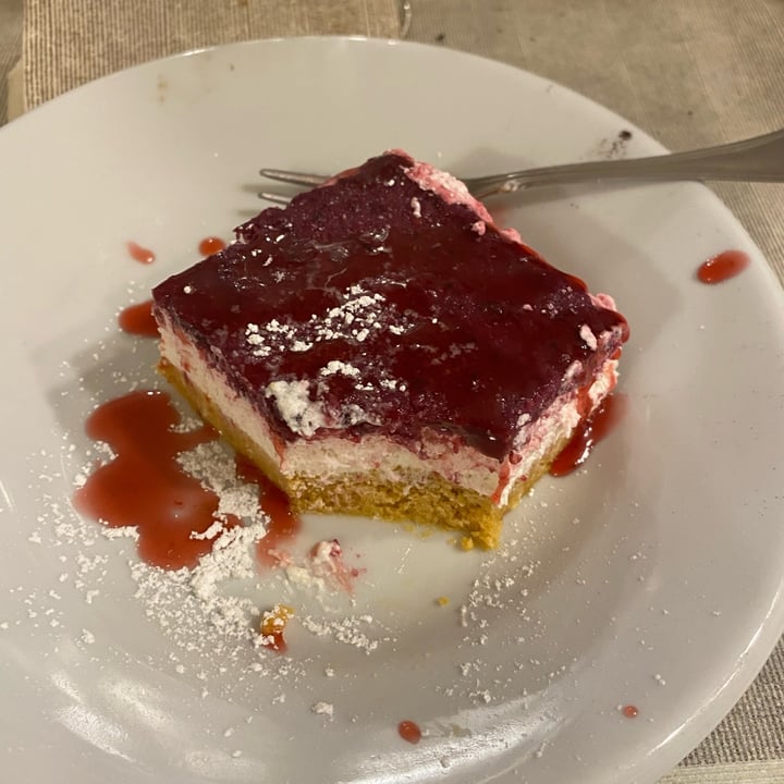 photo of Il Papiro Vegan Cheesecake ai frutti di bosco shared by @sofiaafesta on  18 May 2022 - review