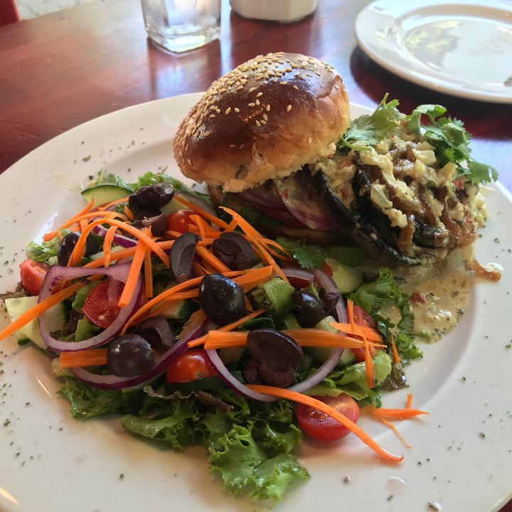 photo of Basic Bistro Bruce Lee Burger shared by @billiethevegan on  10 Feb 2021 - review