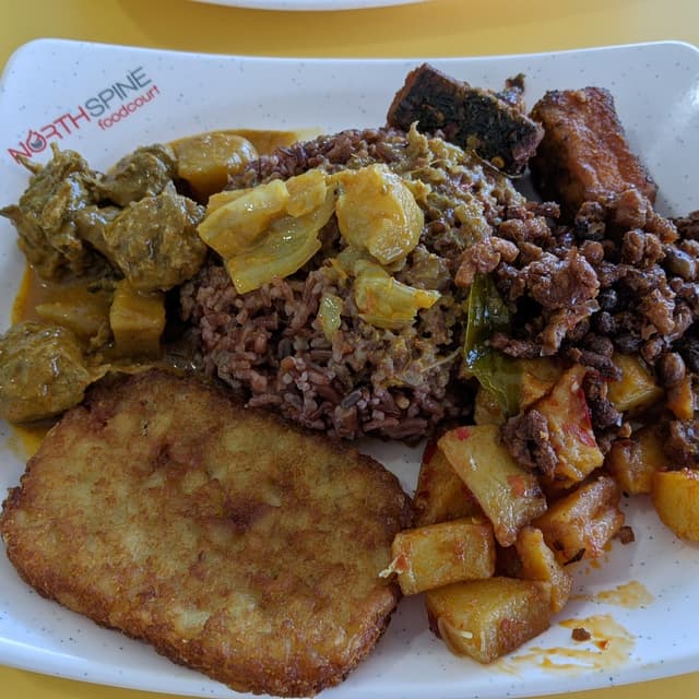 Photo of the dish “Brown rice and curry, mock meat and hash brown”