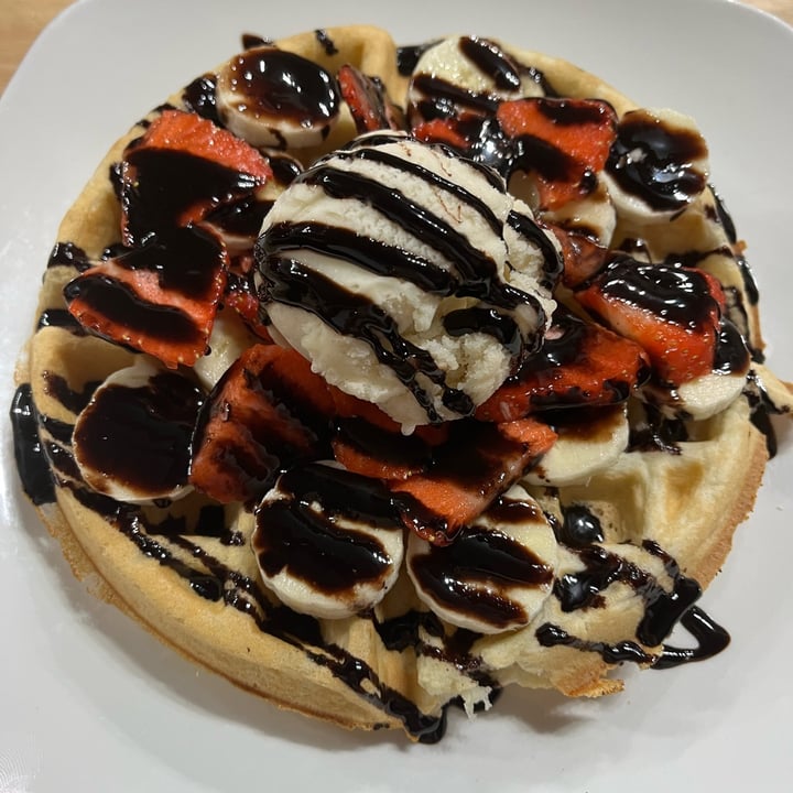 photo of Bigs Dessert Parlour Create Your Own Waffles shared by @charlotte160417 on  17 Oct 2022 - review