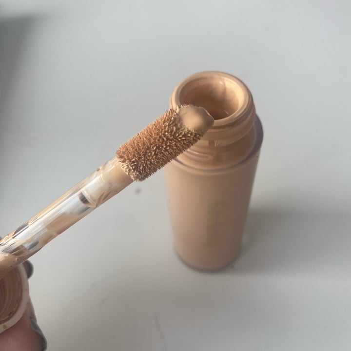 review photo of Rare Beauty Liquid Touch Foundation shared by @izaskunsantos on 31 Oct 2022 - review