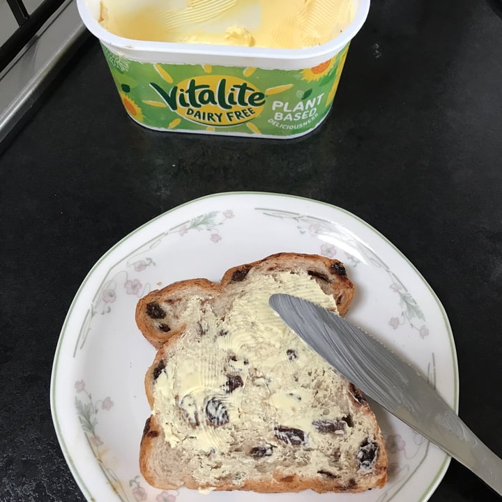 photo of Warburtons Fruit Loaf with Cinnamon & Raisin shared by @ijo on  14 Sep 2021 - review
