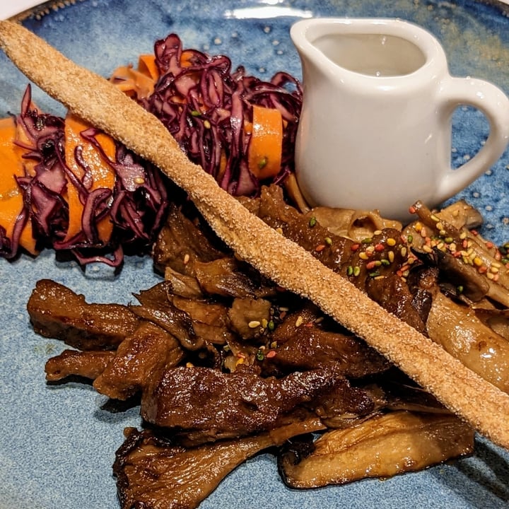 review photo of Romeow Cat Bistrot Seitan e funghi di bosco arrosto, latte di cocco speziato e julienne di carote e verza viola alla senape shared by @chiararisi on 17 Oct 2022 - review