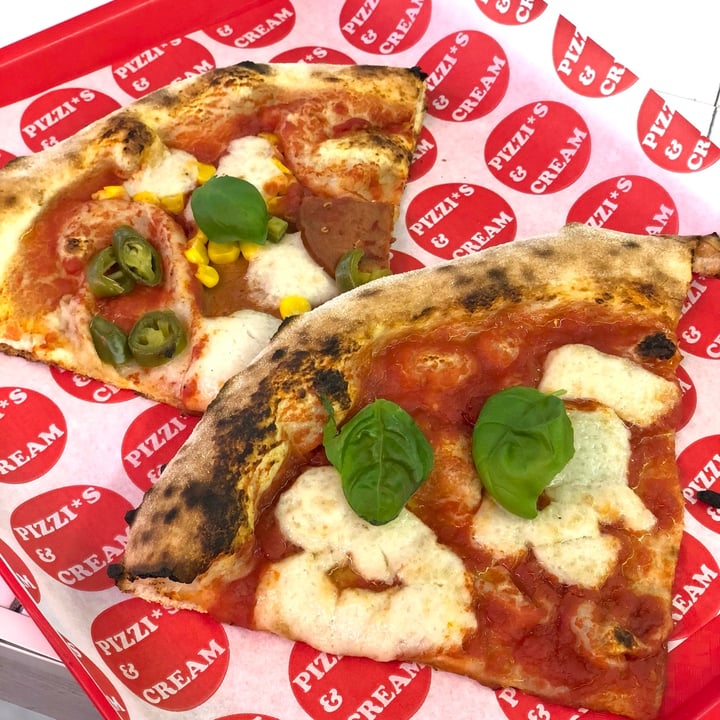 photo of Pizzis and Cream Pizza Margherita shared by @skkk on  13 Feb 2022 - review
